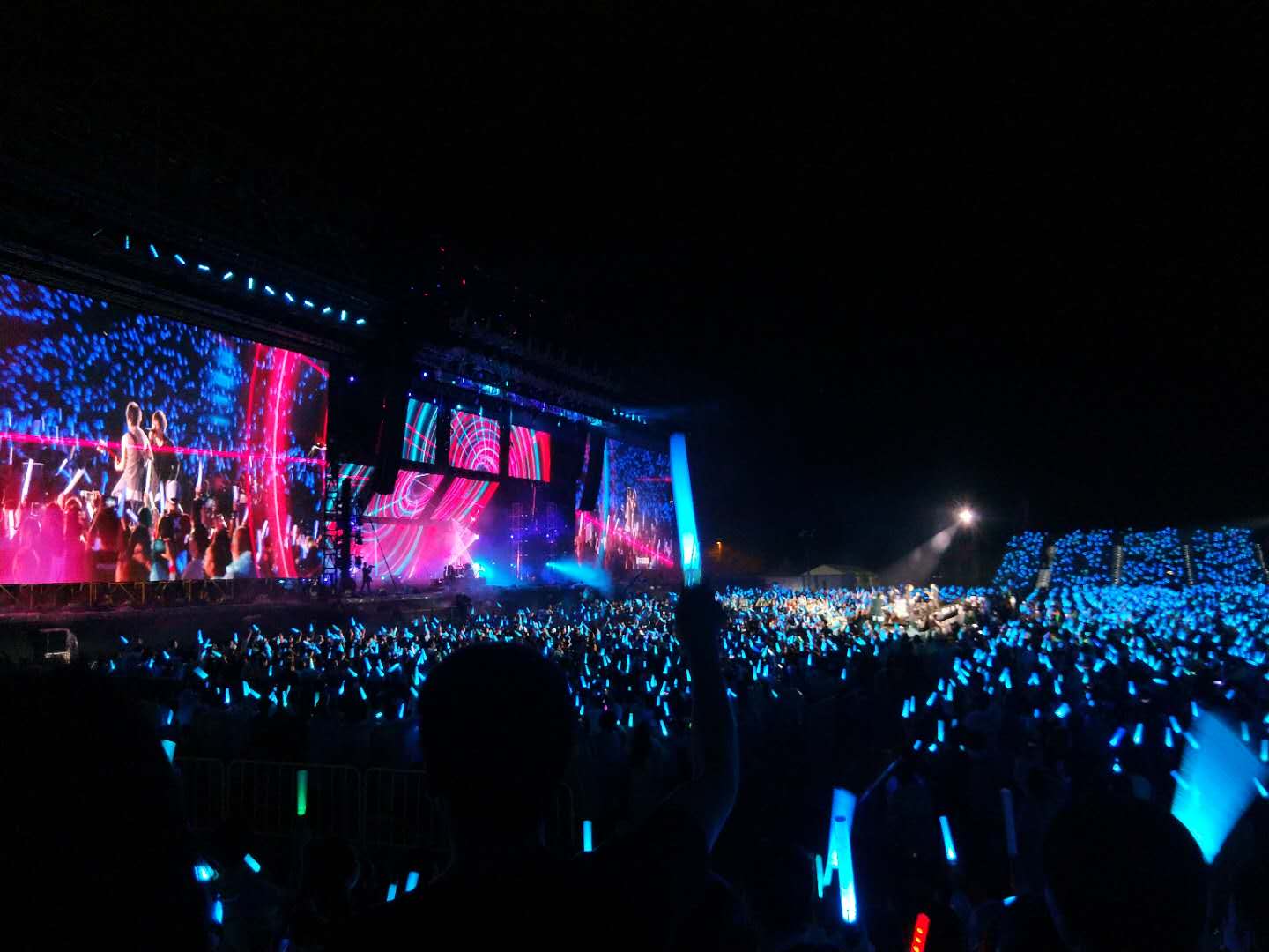 #Lightlink supported MAY DAY concert with 222sqm black transparent LED screen