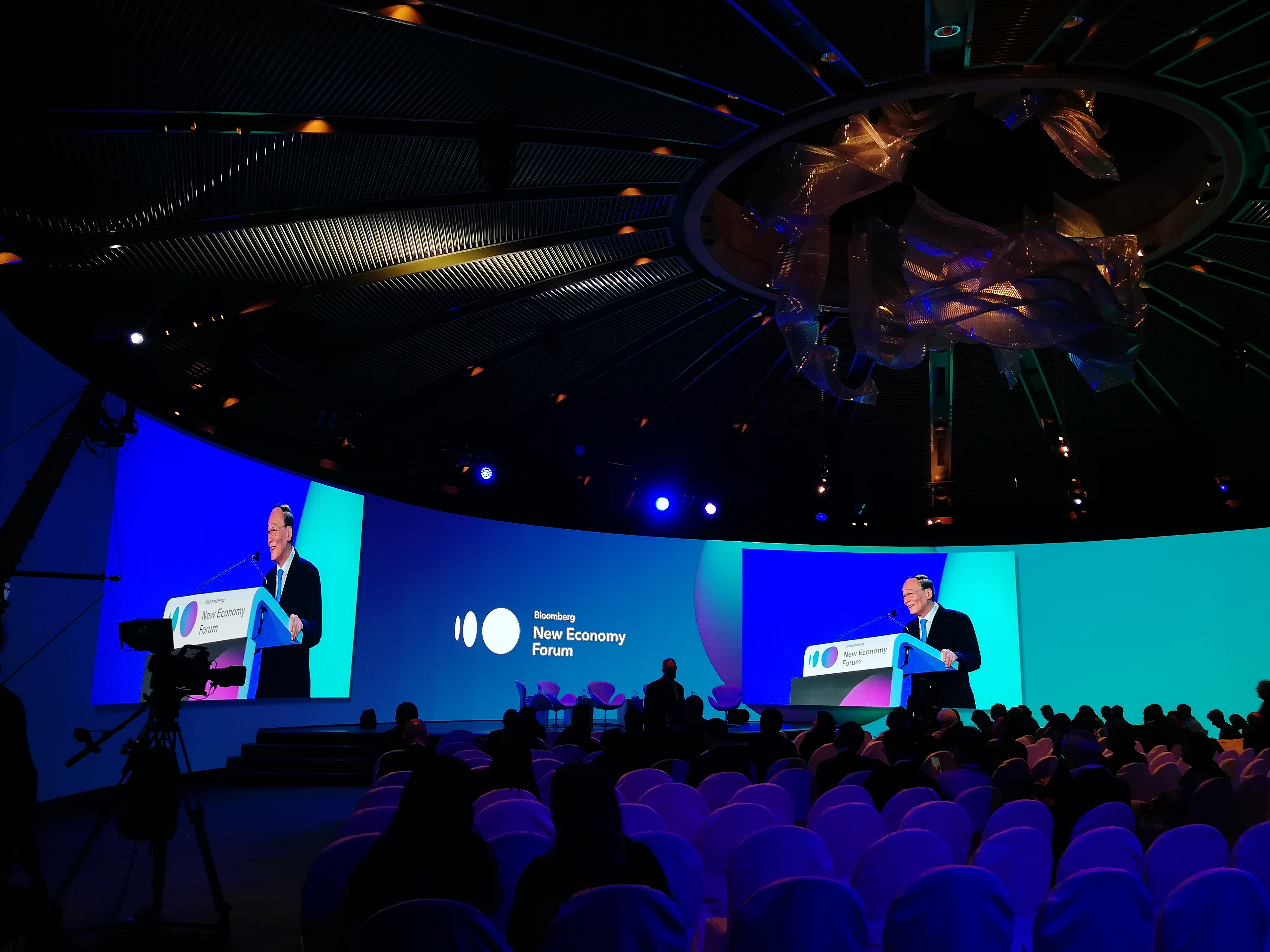 #Lightlink 153㎡ huge curved led screen witnessed another international high-end conference - Bloomberg New Economy Forum in Singapore